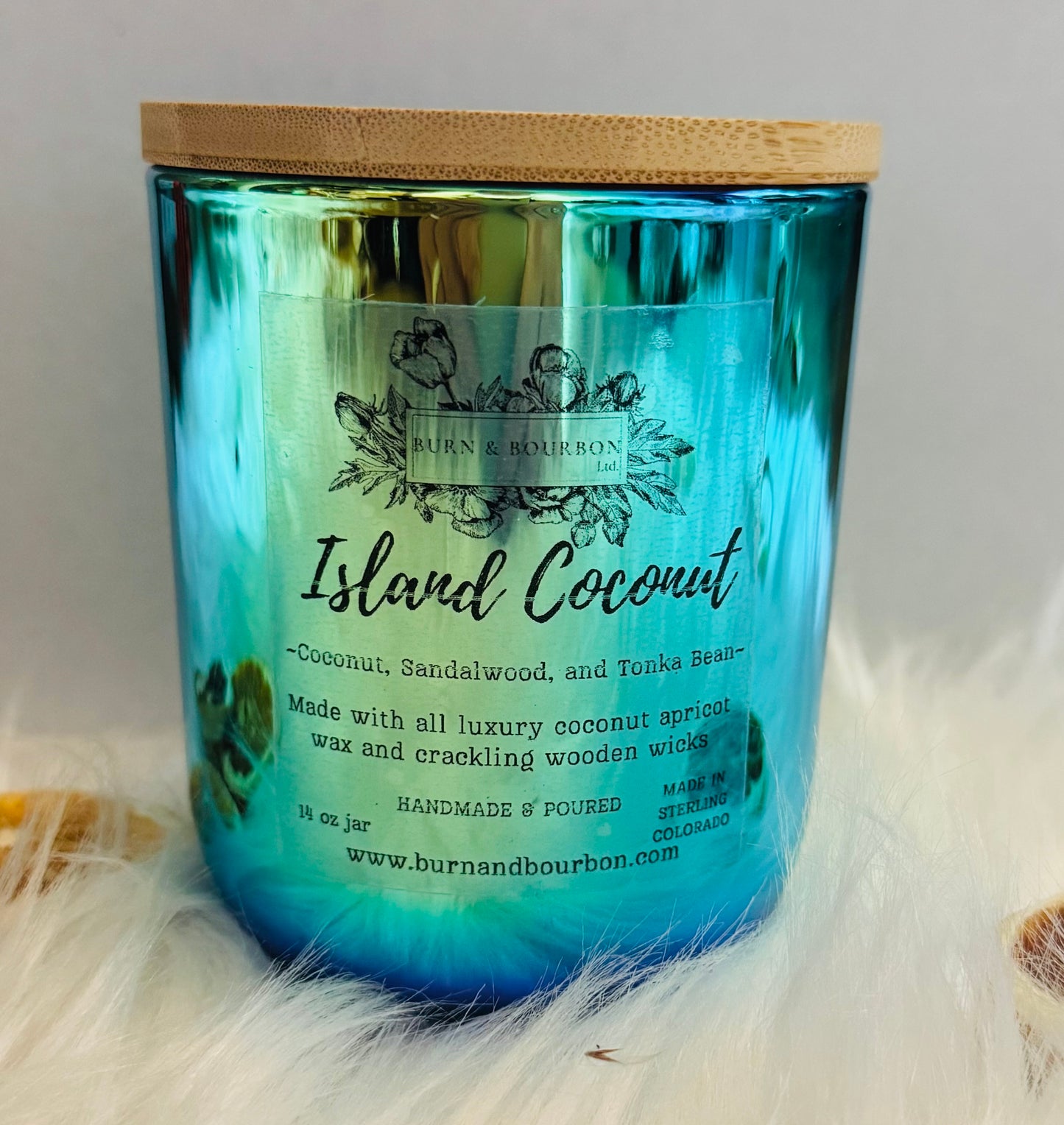 Island Coconut | 14 oz Wooden Wick Candle